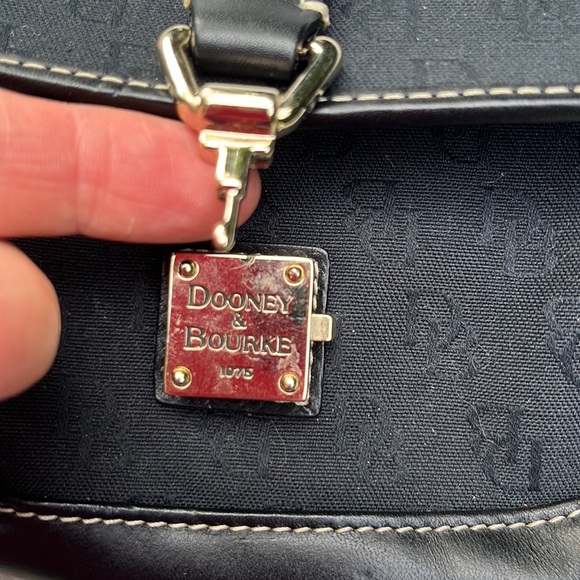 DOONEY and BOURKE BLACK WRISTLET WALLET CLUTCH, like new - Picture 6 of 7